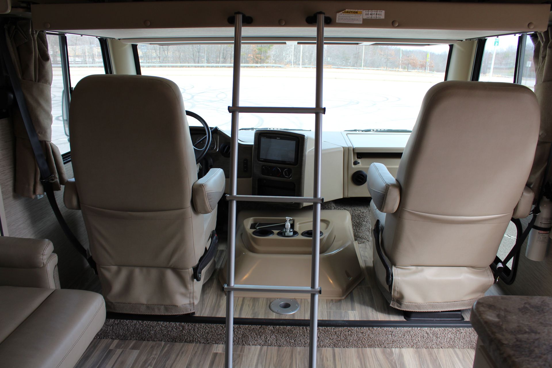 Photo 15 - 2021 Thor Motor Coach Class A Motorhome rental photo 17