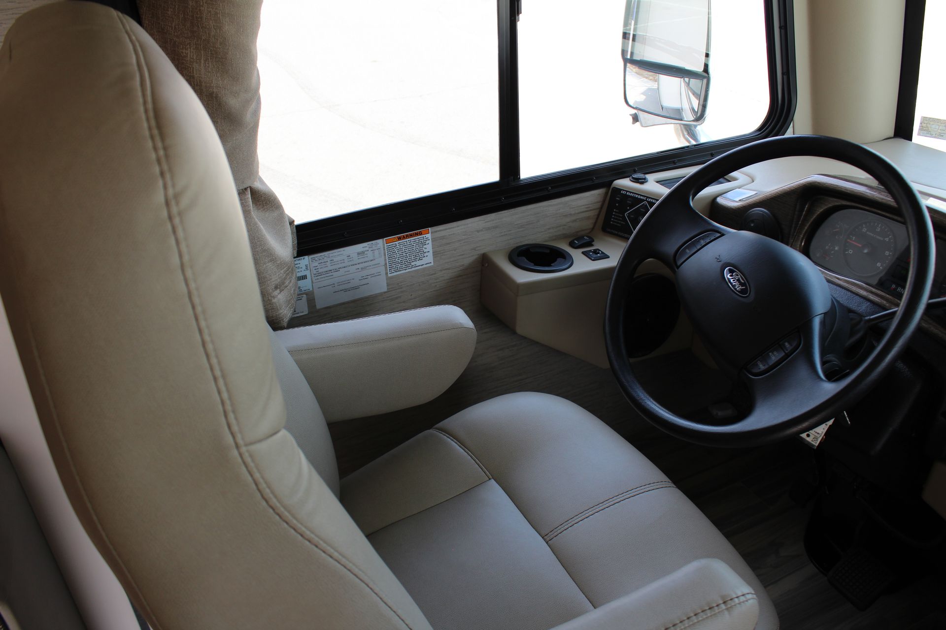 Photo 16 - 2021 Thor Motor Coach Class A Motorhome rental photo 18