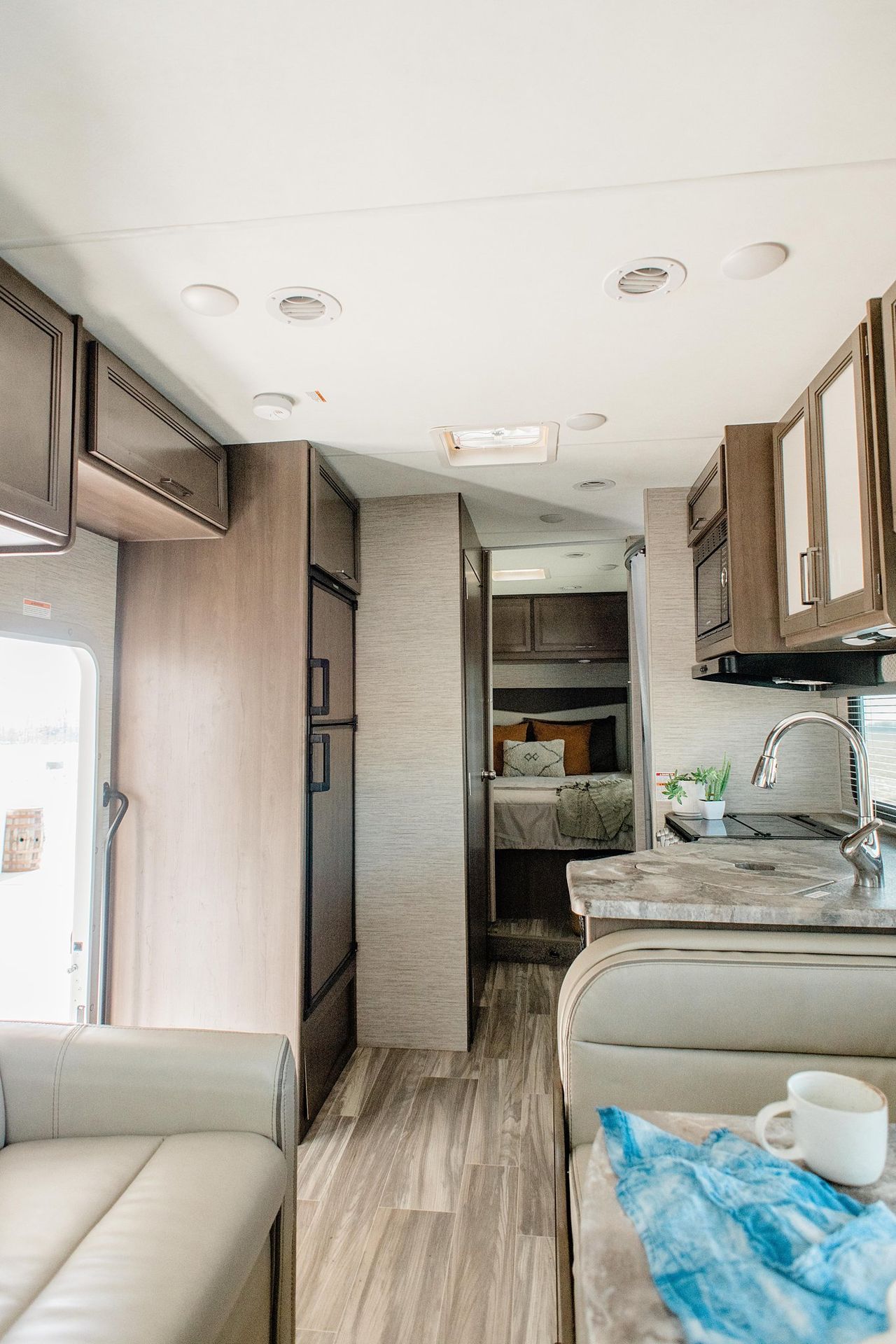 Photo 7 - 2022 Thor Motor Coach Class C Motorhome rental photo 9