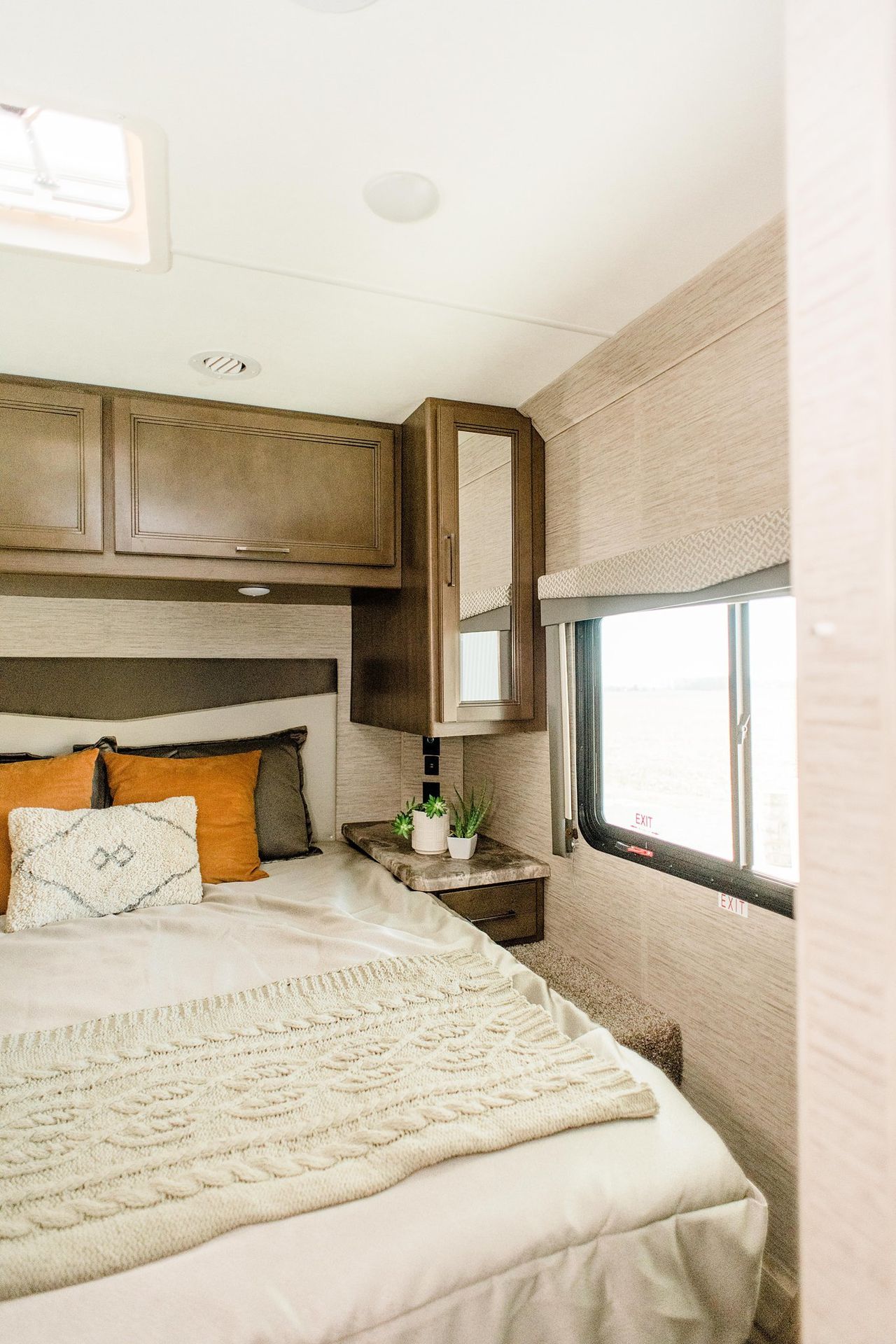 Photo 8 - 2022 Thor Motor Coach Class C Motorhome rental photo 10