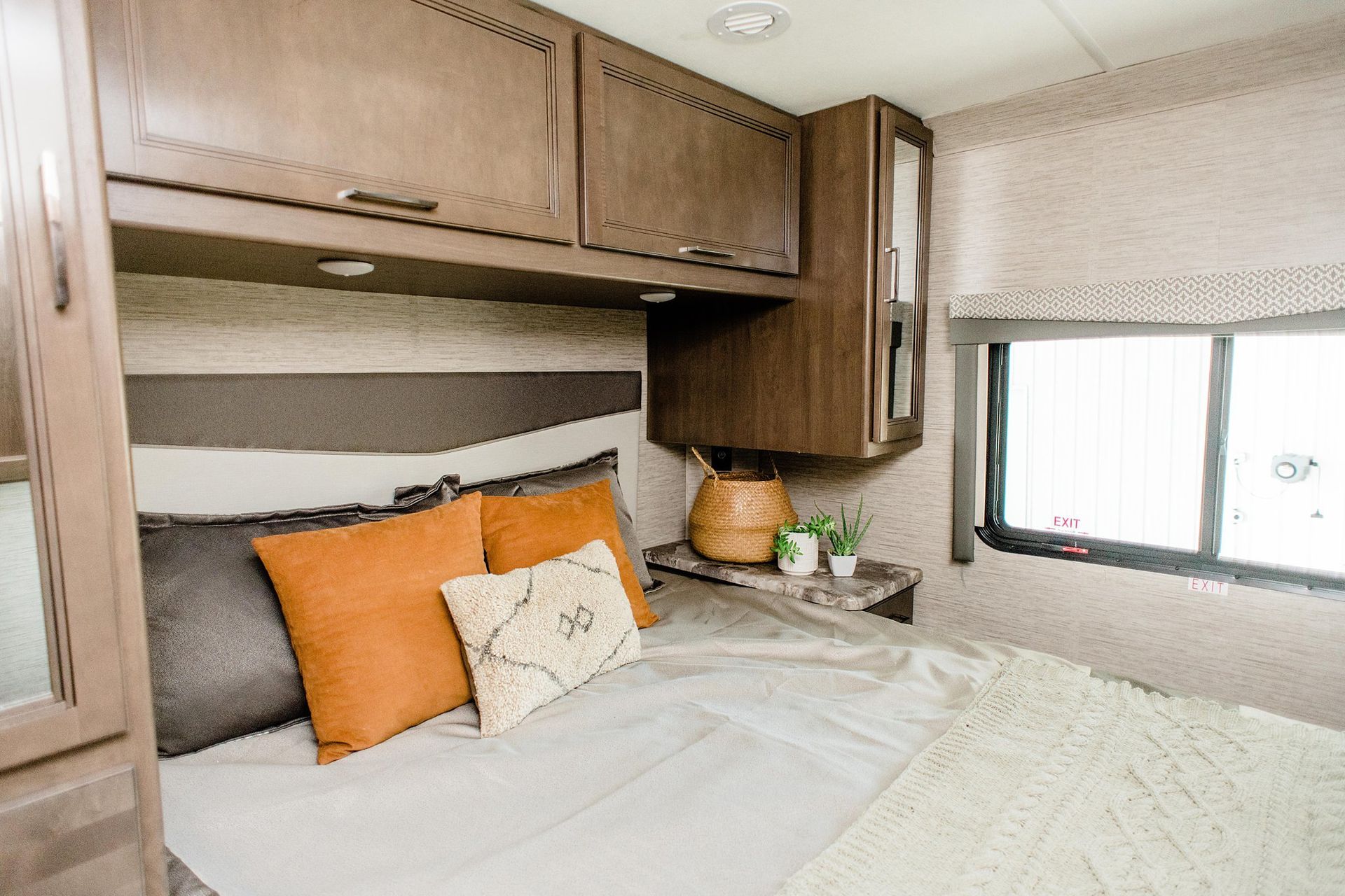 Photo 12 - 2022 Thor Motor Coach Class C Motorhome rental photo 14