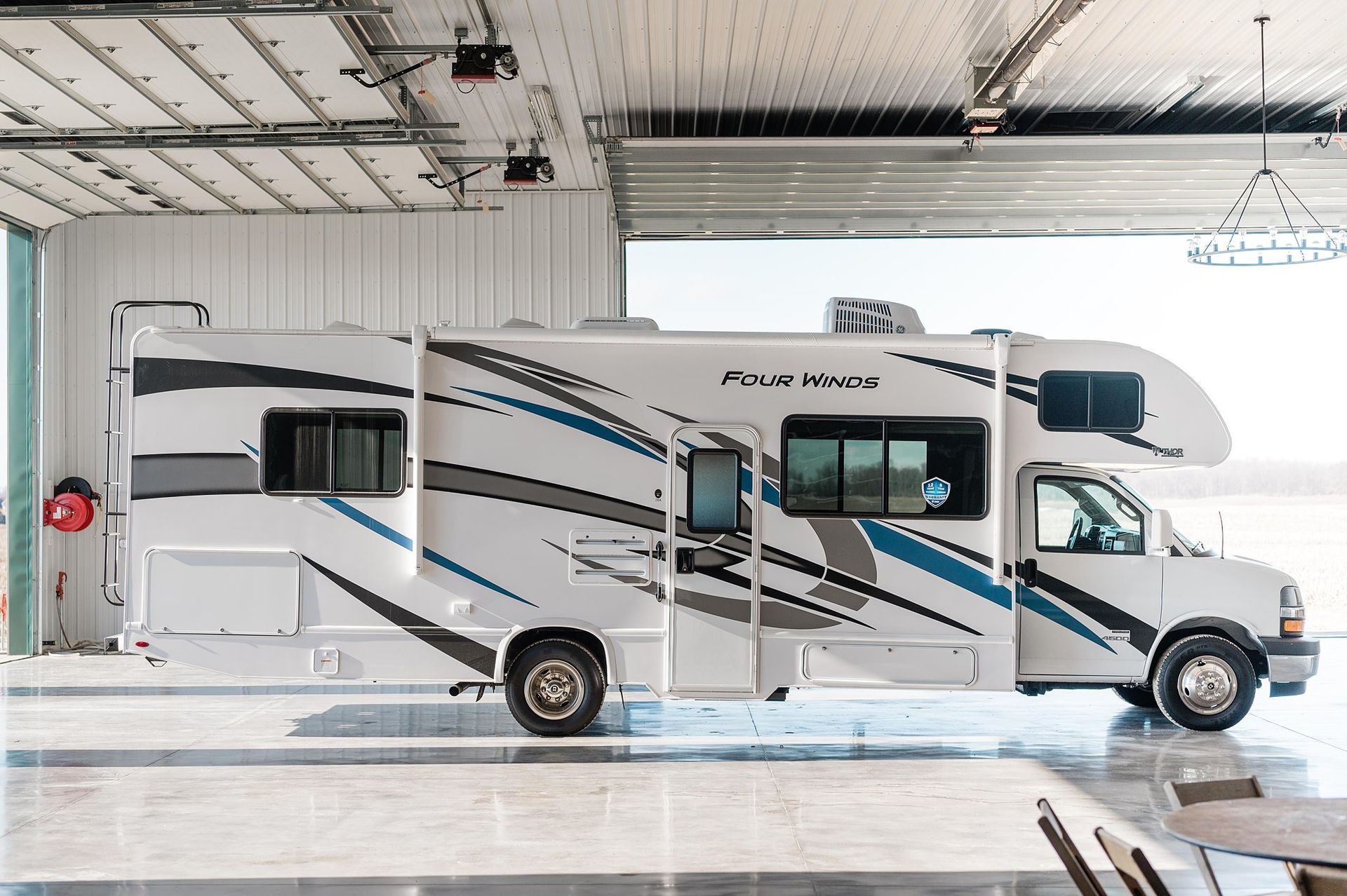 Photo 14 - 2022 Thor Motor Coach Class C Motorhome rental photo 16