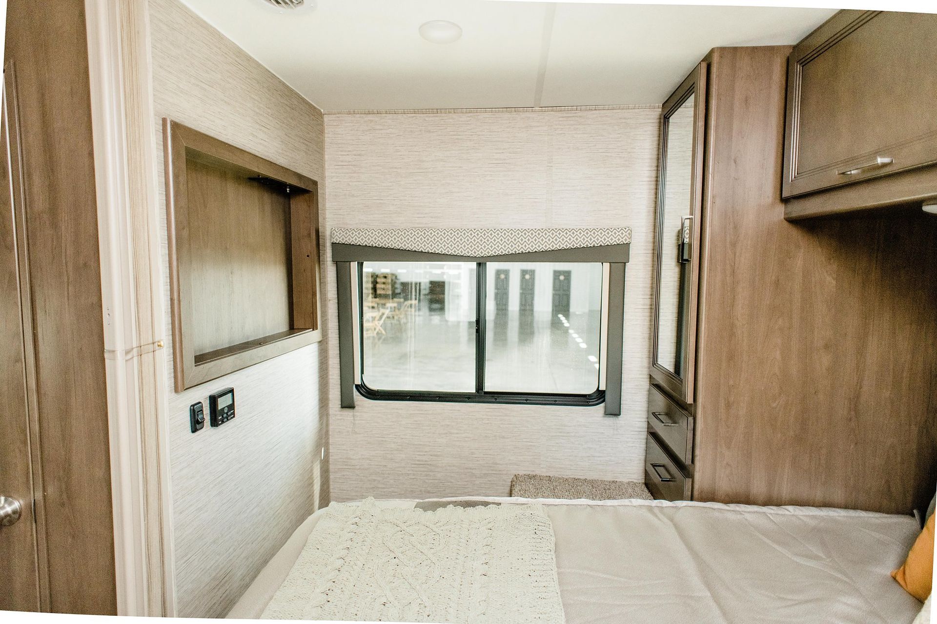 Photo 22 - 2022 Thor Motor Coach Class C Motorhome rental photo 24