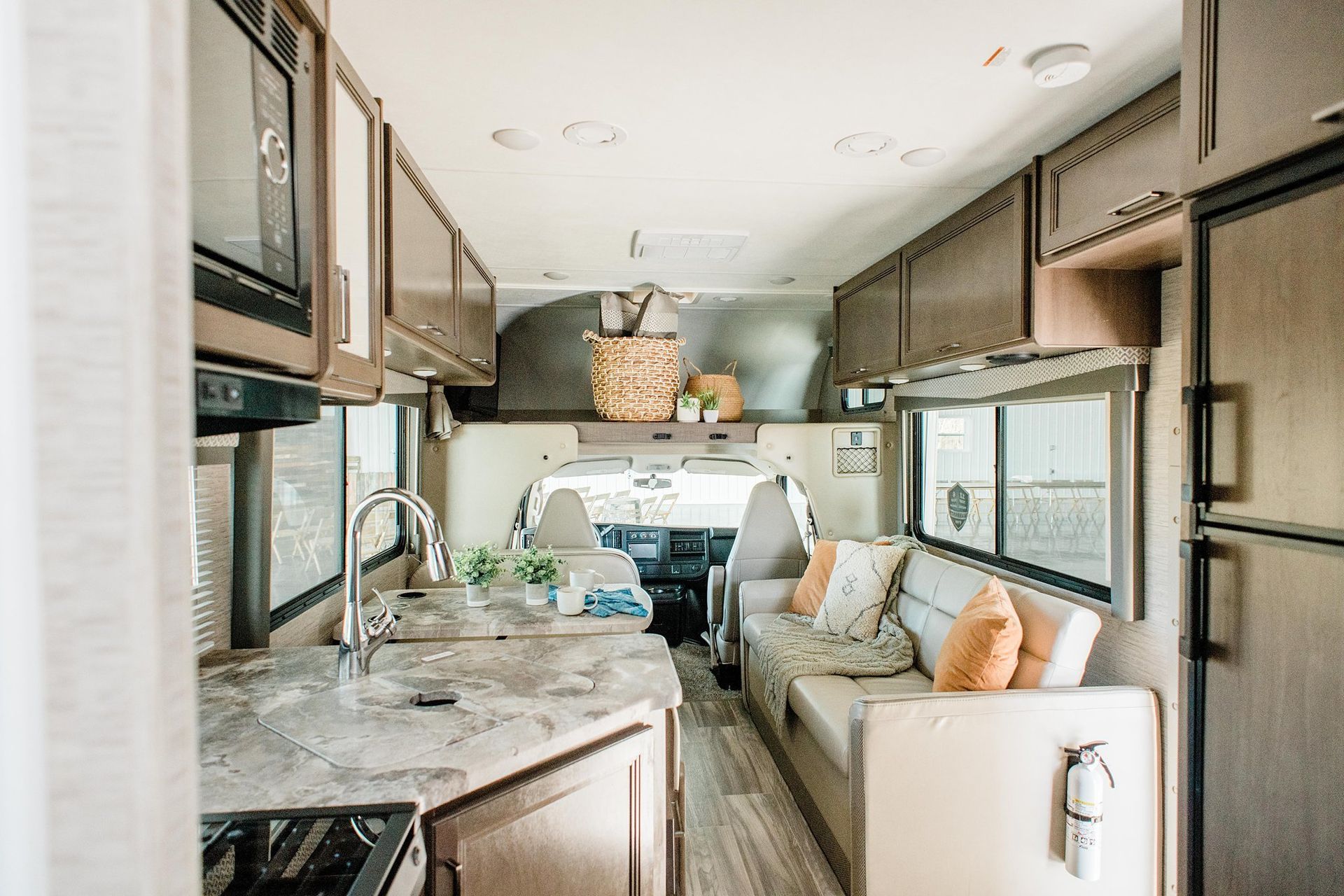 Photo 24 - 2022 Thor Motor Coach Class C Motorhome rental photo 26