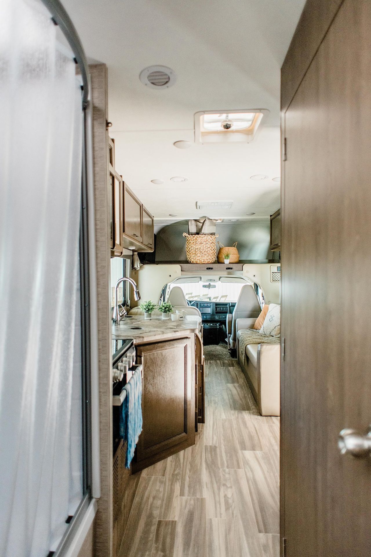 Photo 25 - 2022 Thor Motor Coach Class C Motorhome rental photo 27