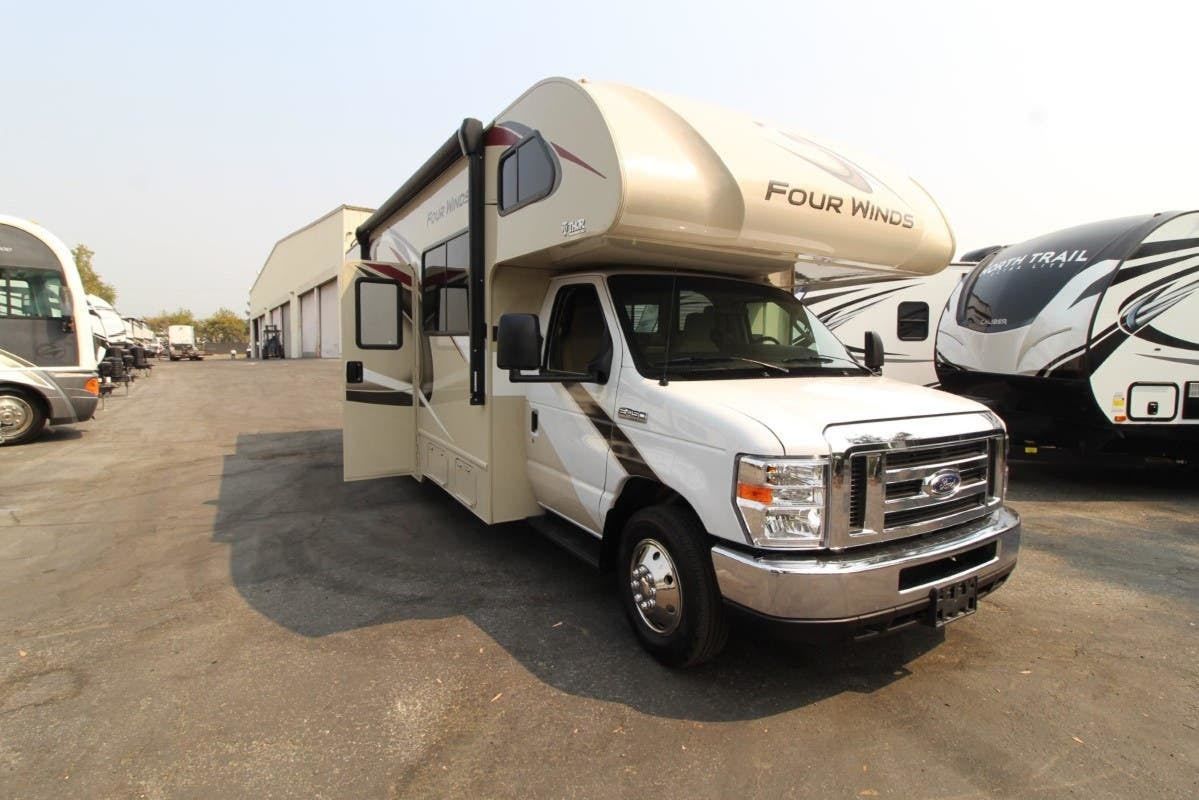 Photo 0 - 2020 Thor Motor Coach Class C Motorhome rental photo 2