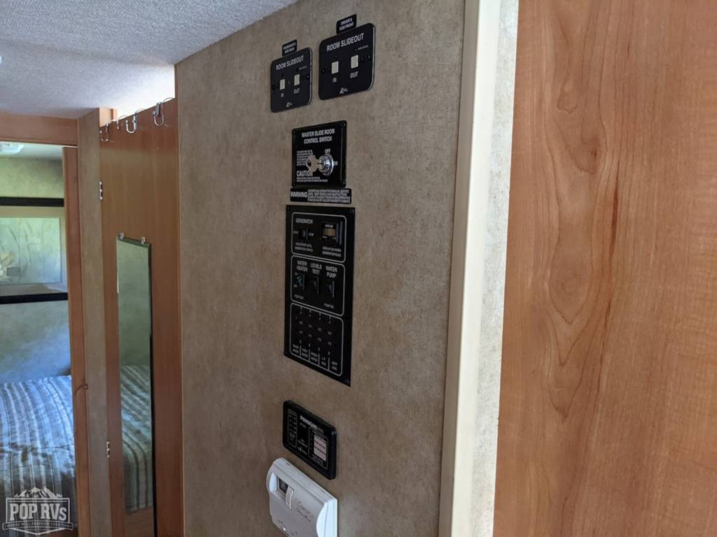 Photo 2 - 2008 Winnebago Class A Motorhome rental photo 17