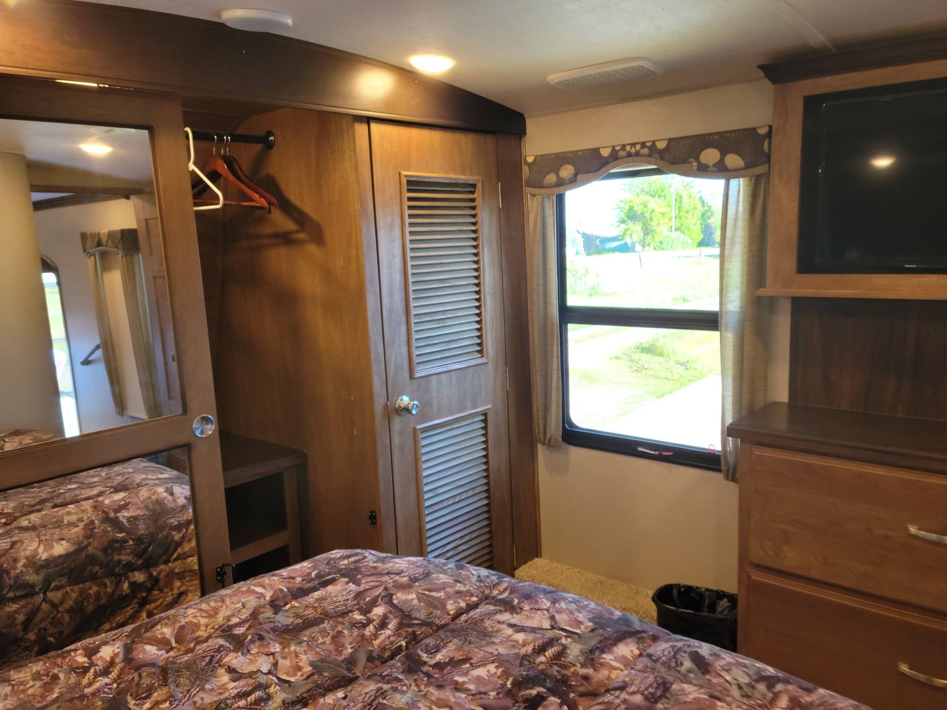 Photo 4 - 2017 Keystone Fifth Wheel rental photo 6