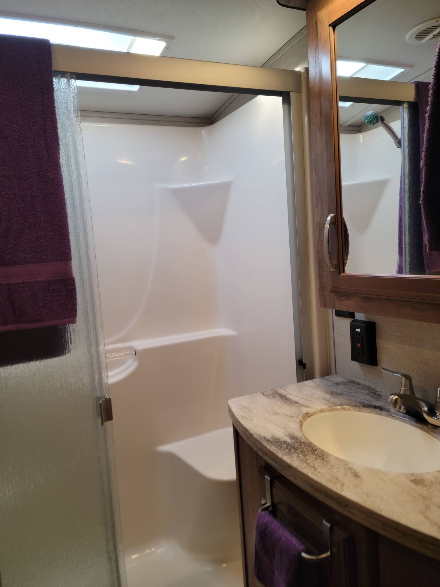 Photo 6 - 2017 Keystone Fifth Wheel rental photo 8