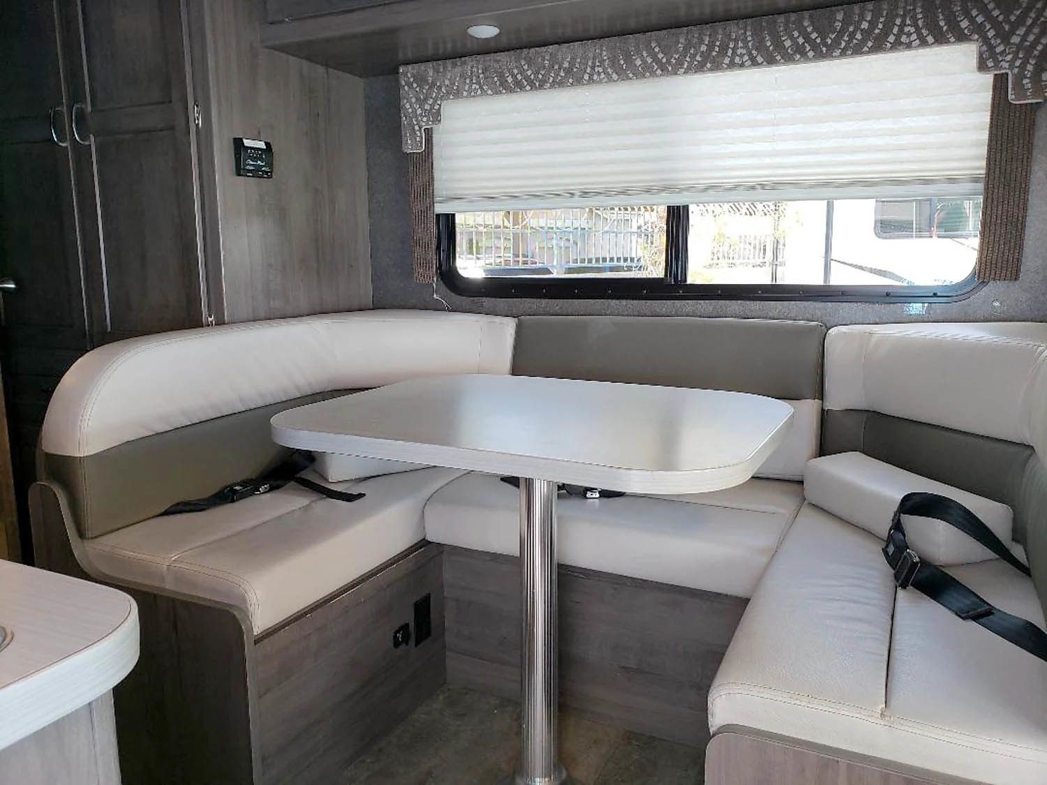 Photo 3 - 2019 Winnebago Class C Motorhome rental photo 5