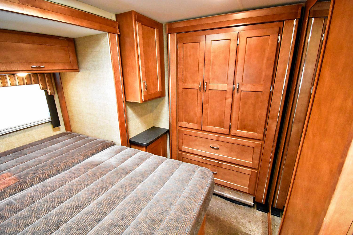 Photo 13 - 2018 Winnebago Class C Motorhome rental photo 15