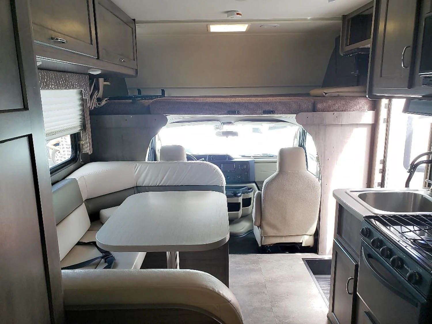 Photo 6 - 2017 Winnebago Class C Motorhome rental photo 8