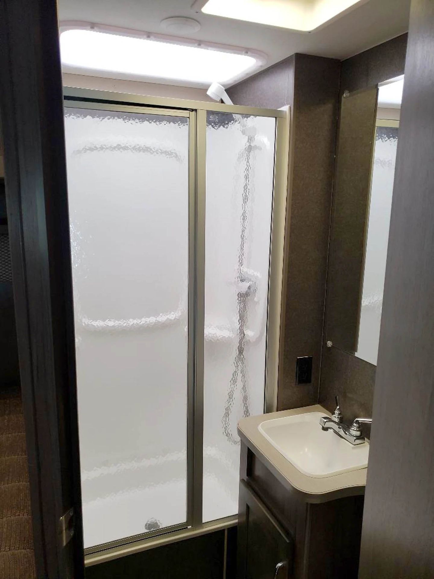 Photo 7 - 2017 Winnebago Class C Motorhome rental photo 9