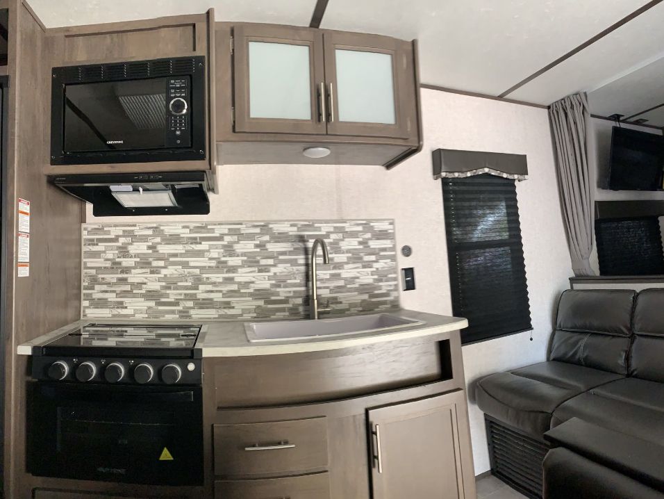 Photo 10 - 2021 Dutchmen Travel Trailer rental photo 12