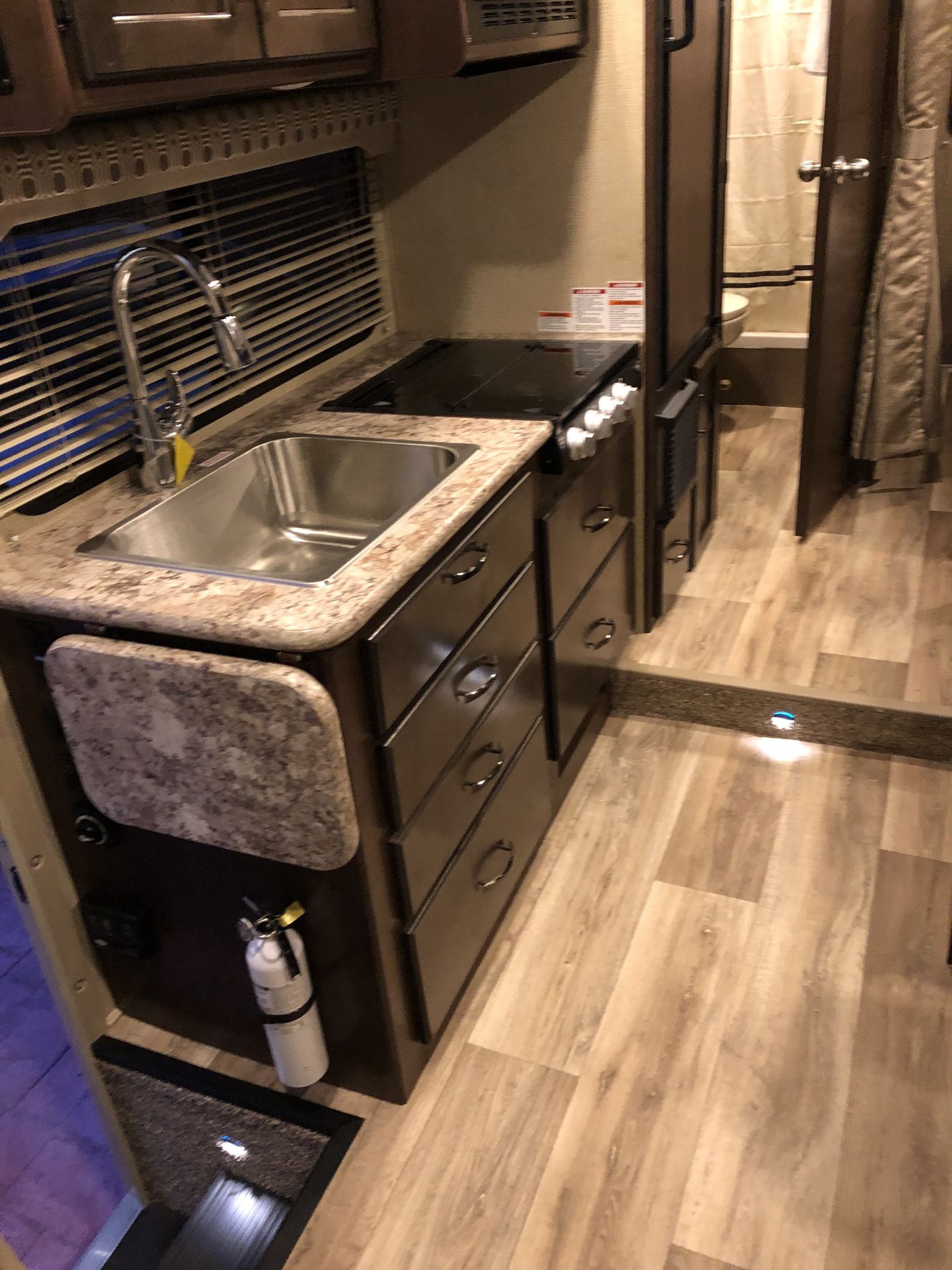 Photo 4 - 2020 Thor Class C Motorhome rental photo 9