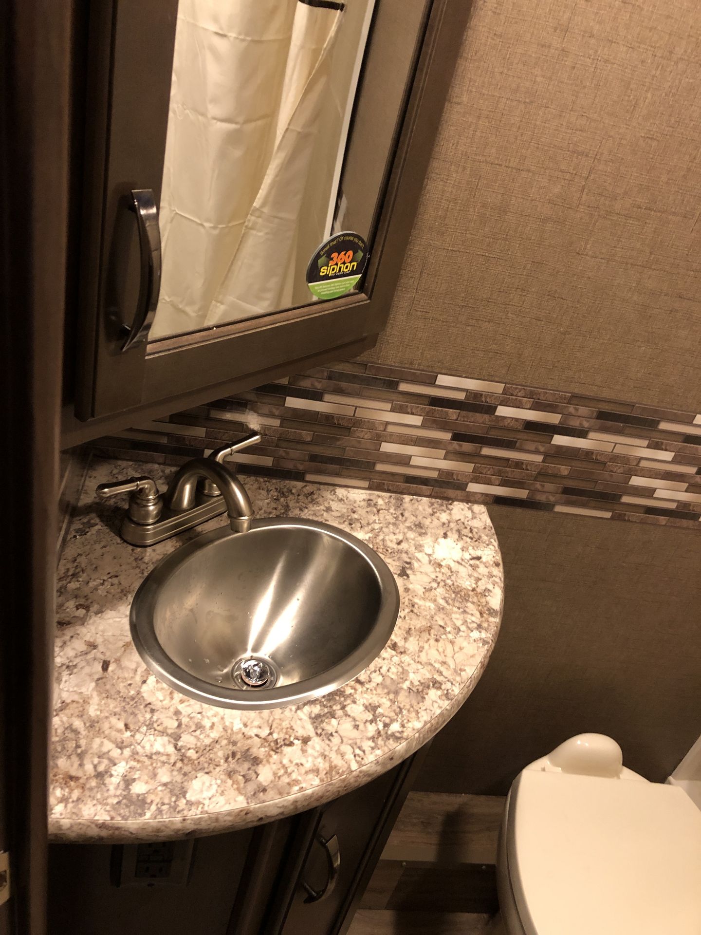 Photo 5 - 2020 Thor Class C Motorhome rental photo 10