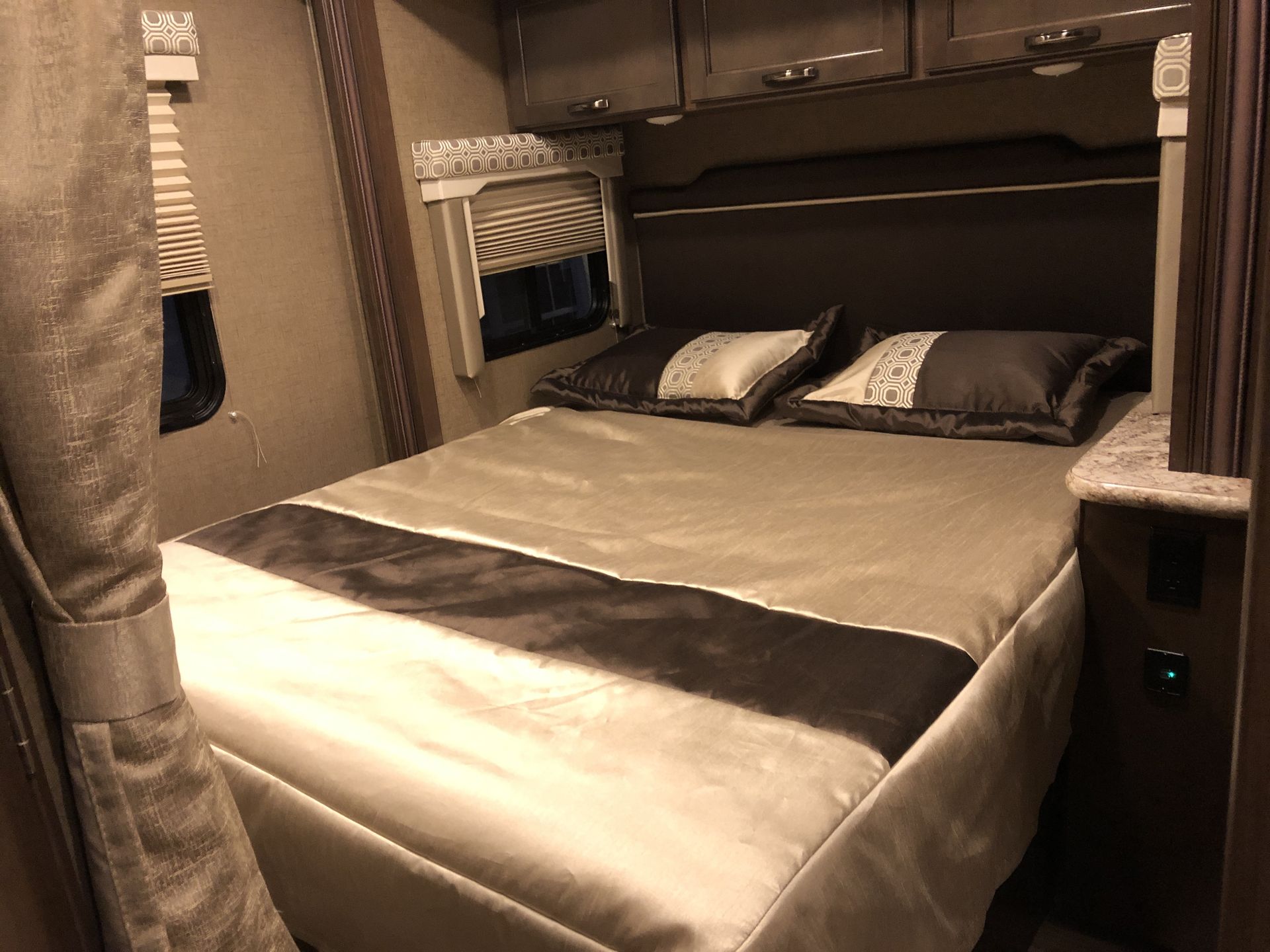 Photo 7 - 2020 Thor Class C Motorhome rental photo 13