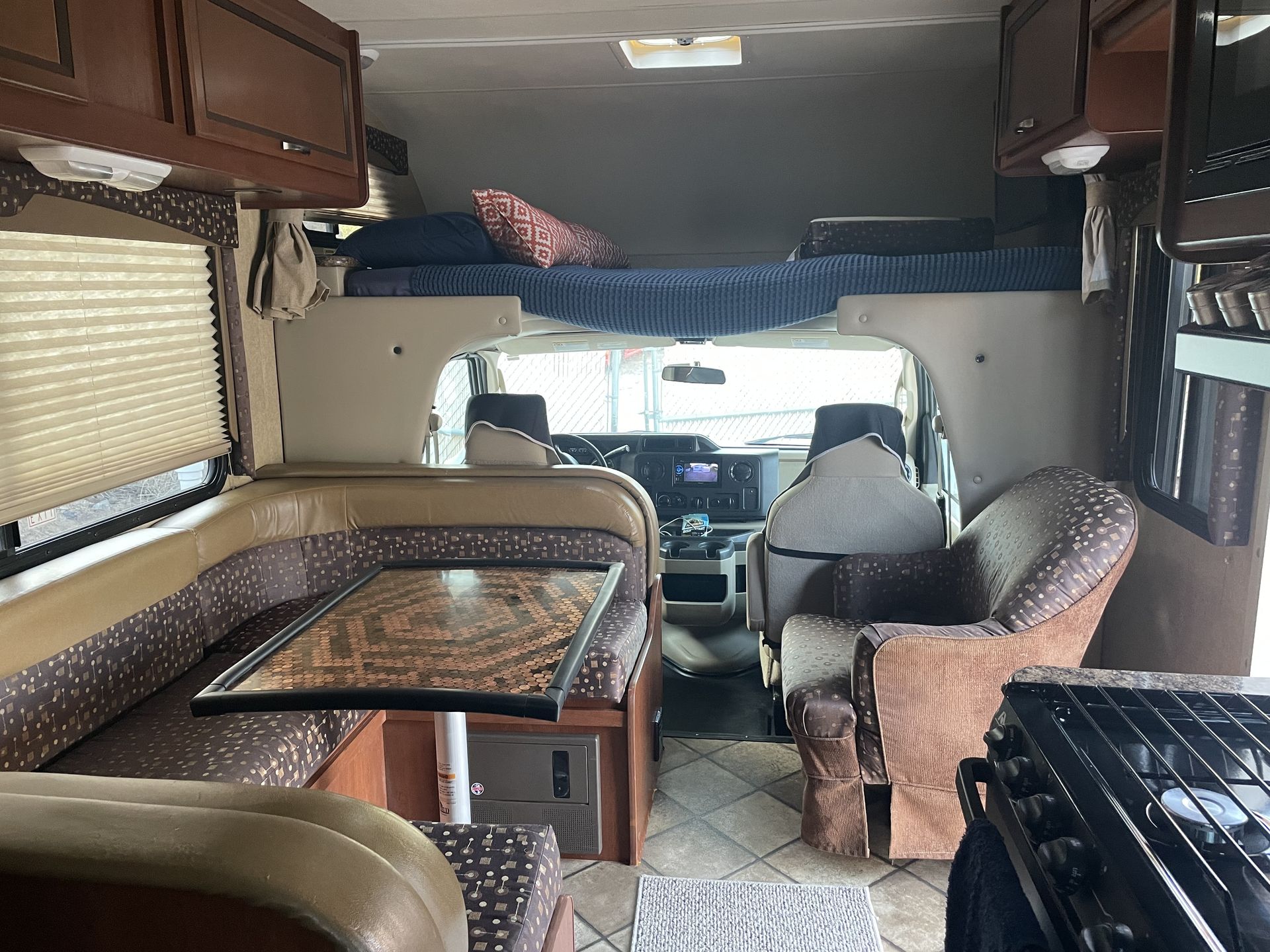 Photo 4 - 2015 Thor Class C Motorhome rental photo 6