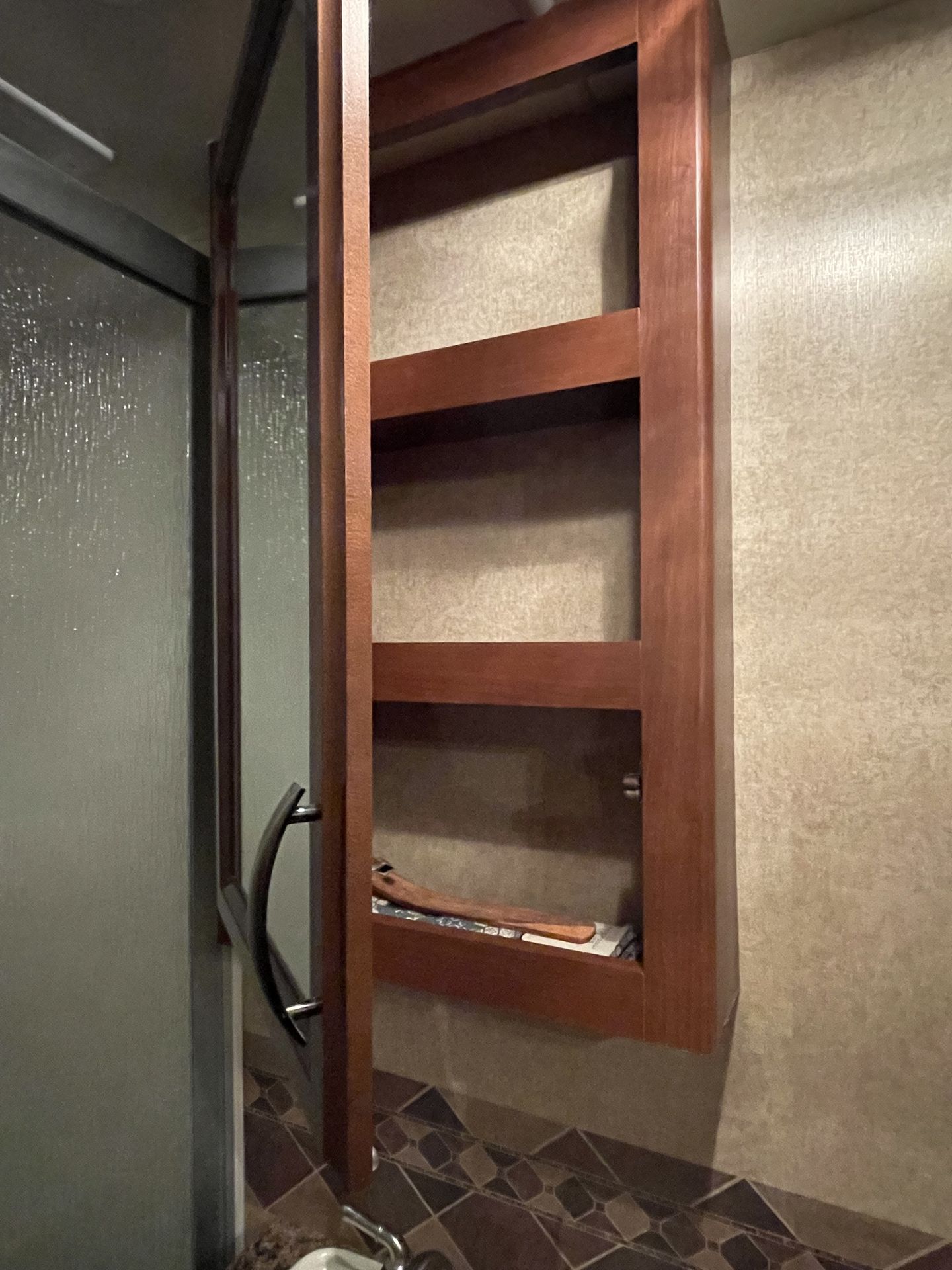 Photo 14 - 2015 Thor Class C Motorhome rental photo 16