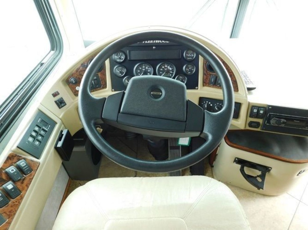 Photo 4 - 2006 Fleetwood Class A Motorhome rental photo 6