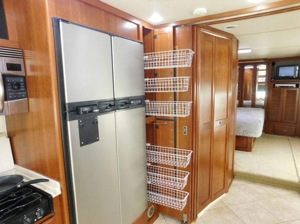 Photo 14 - 2006 Fleetwood Class A Motorhome rental photo 16