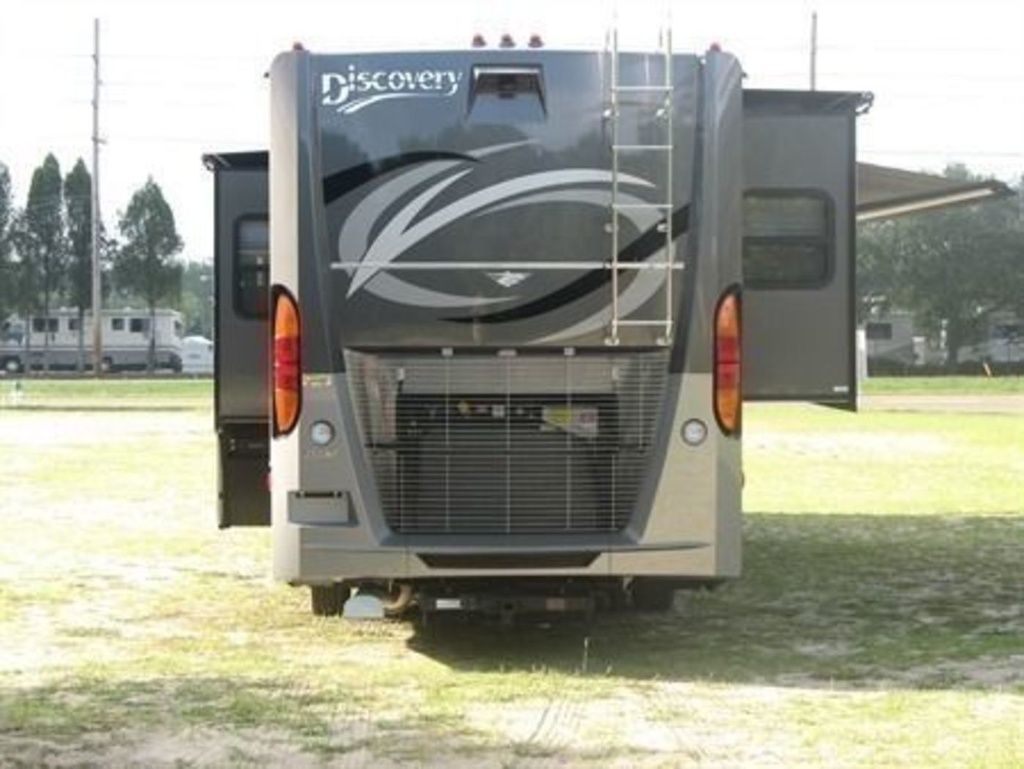 Photo 7 - 2008 Fleetwood Class A Motorhome rental photo 9