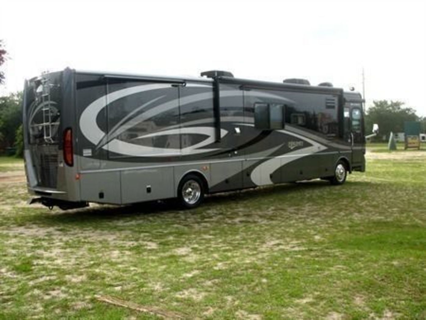 Photo 8 - 2008 Fleetwood Class A Motorhome rental photo 10