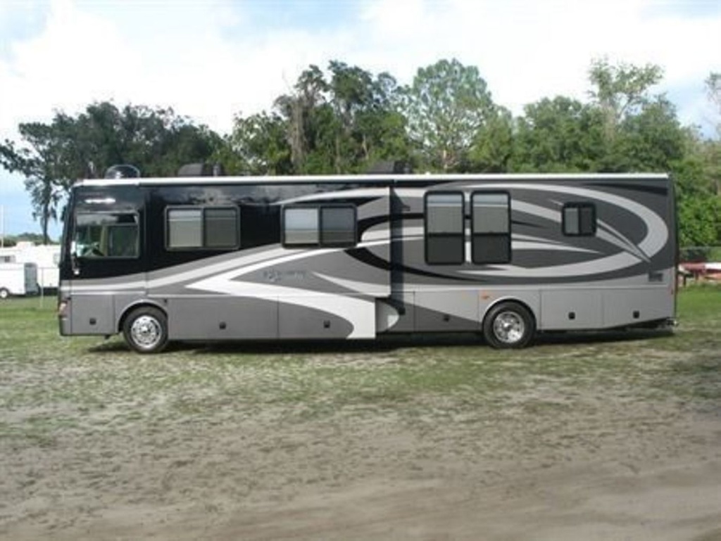 Photo 15 - 2008 Fleetwood Class A Motorhome rental photo 17
