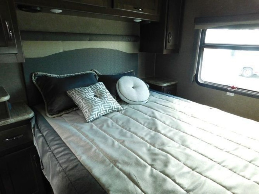 Photo 7 - 2019 Thor Class A Motorhome rental photo 9