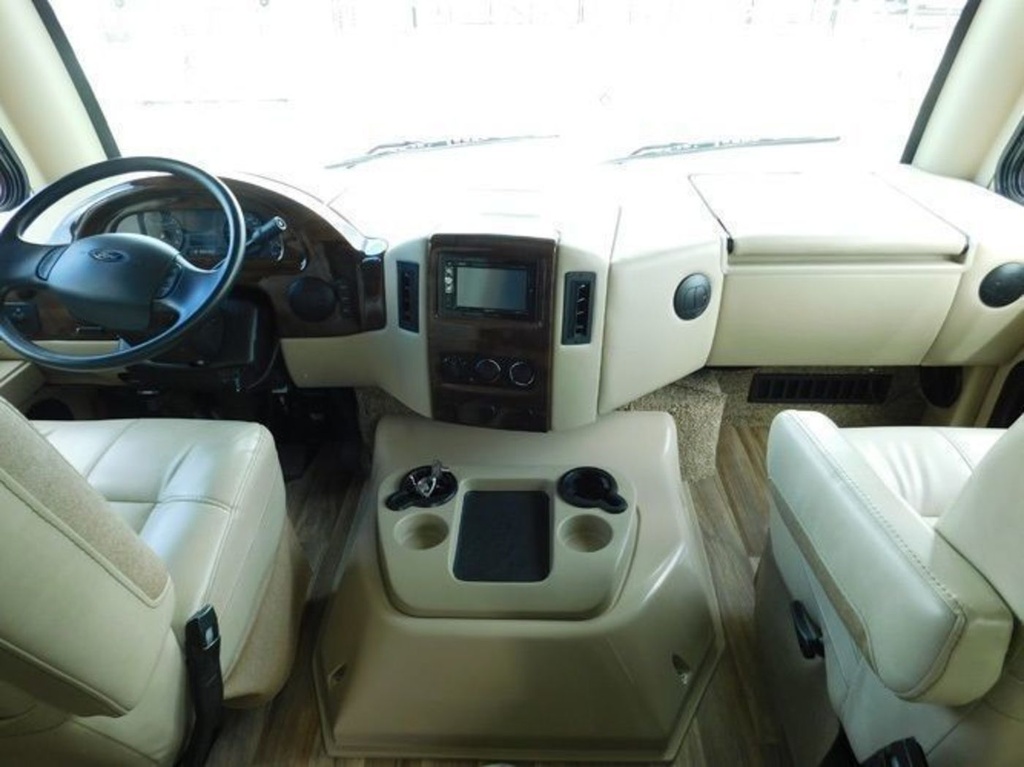 Photo 12 - 2019 Thor Class A Motorhome rental photo 14