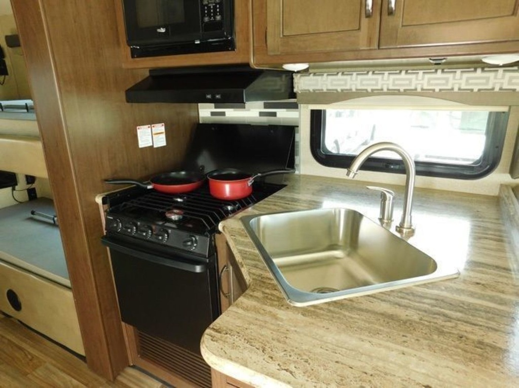 Photo 21 - 2019 Thor Class A Motorhome rental photo 23