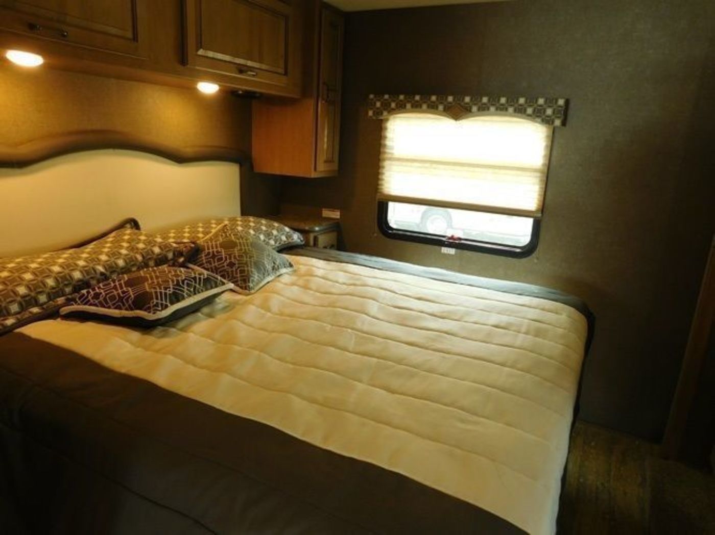 Photo 8 - 2018 Thor Class A Motorhome rental photo 10