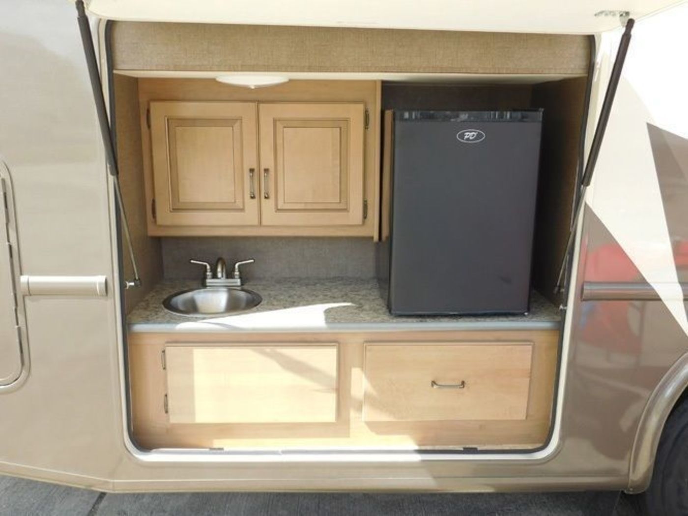 Photo 10 - 2018 Thor Class A Motorhome rental photo 12