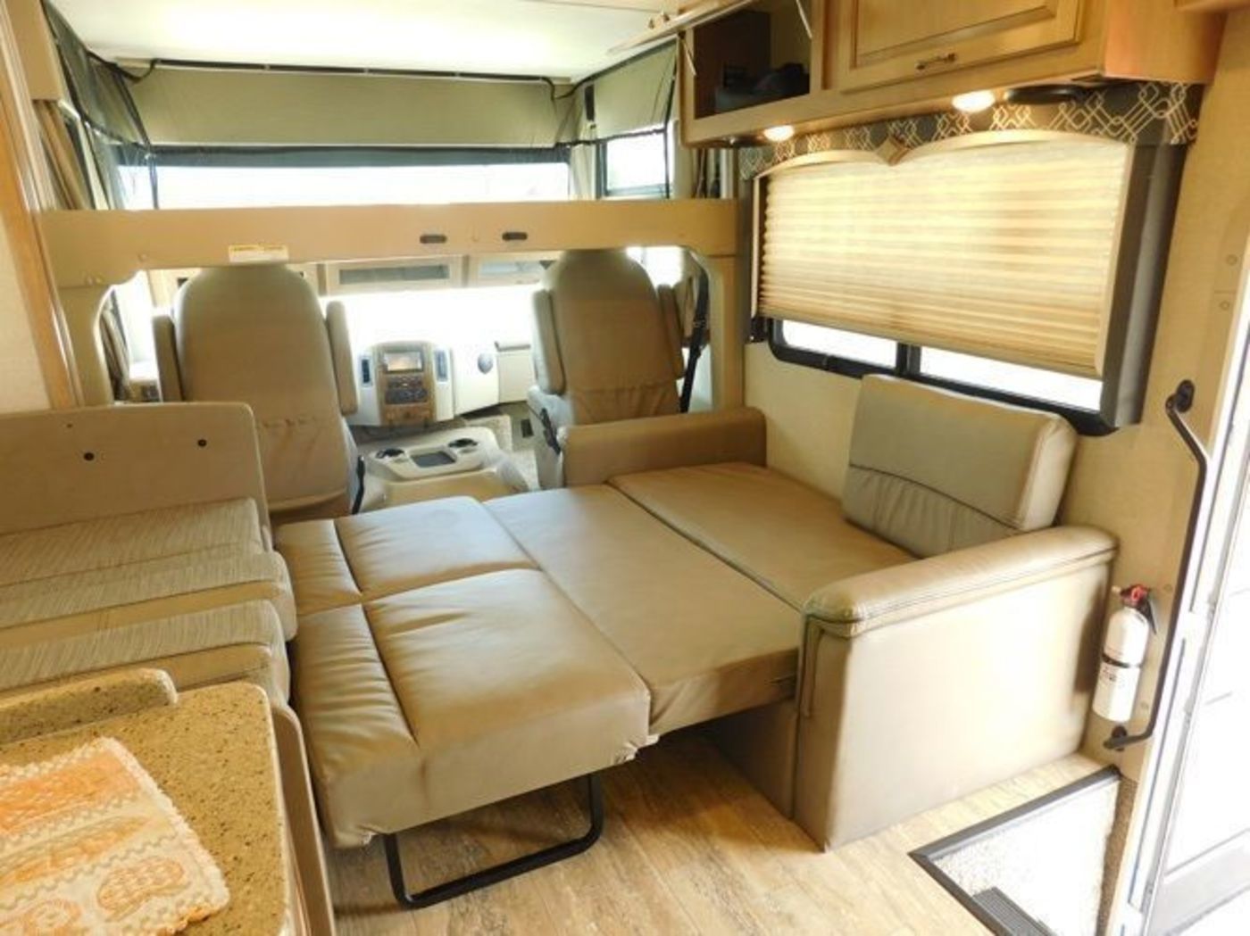 Photo 16 - 2018 Thor Class A Motorhome rental photo 18