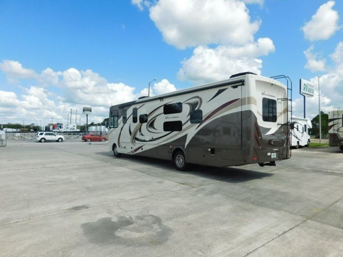 Photo 17 - 2018 Thor Class A Motorhome rental photo 19