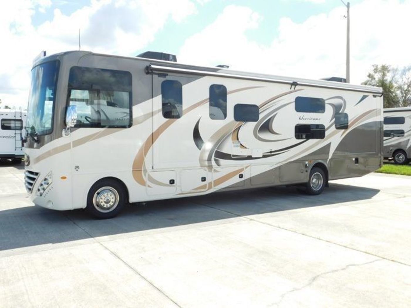 Photo 19 - 2018 Thor Class A Motorhome rental photo 21