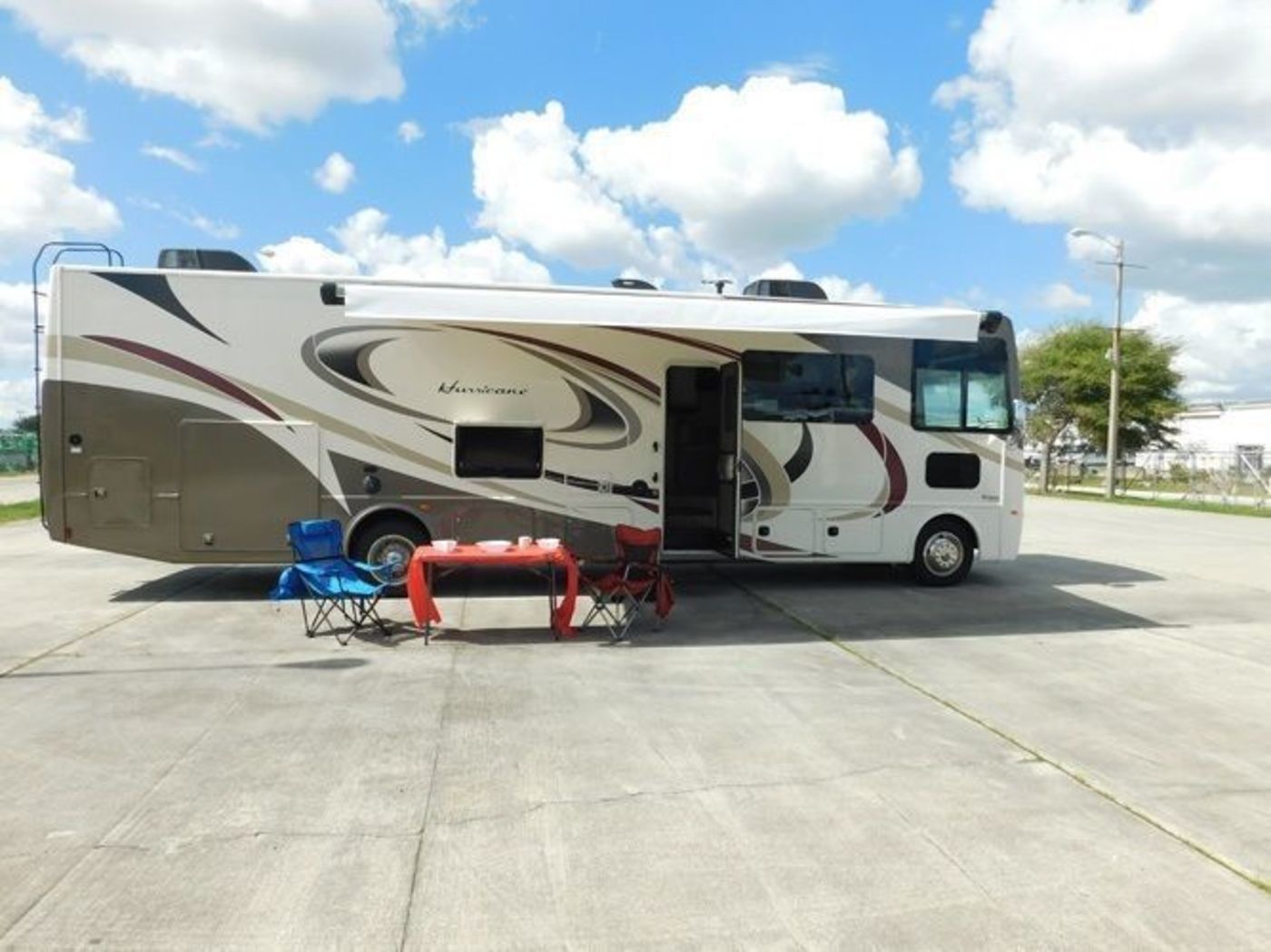 Photo 20 - 2018 Thor Class A Motorhome rental photo 22