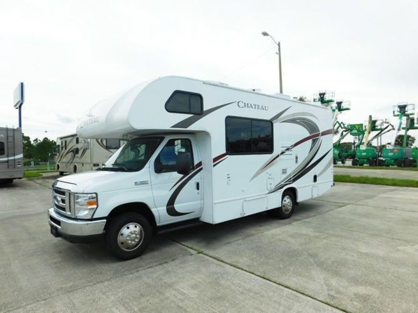 Photo 2 - 2021 Thor Class C Motorhome rental photo 4
