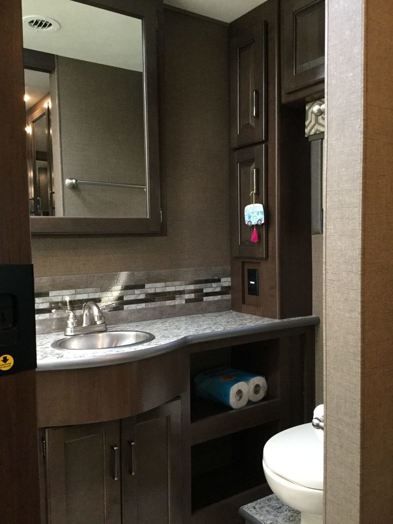Photo 10 - 2019 Thor Class A Motorhome rental photo 12