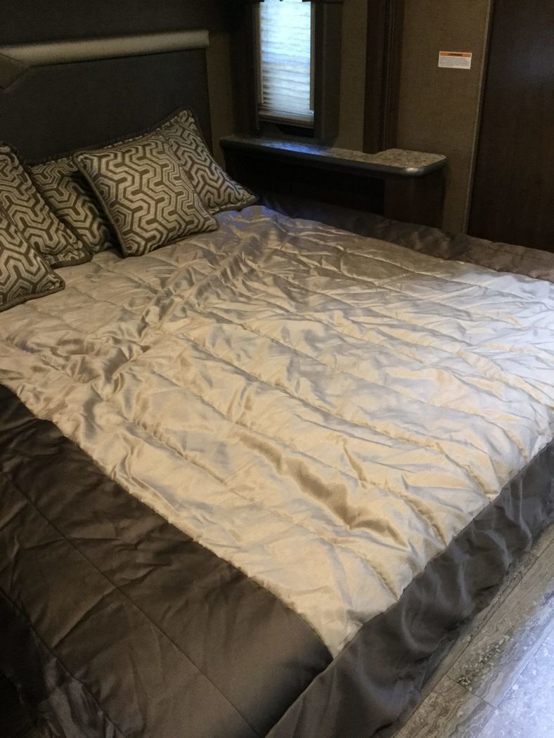Photo 11 - 2019 Thor Class A Motorhome rental photo 13