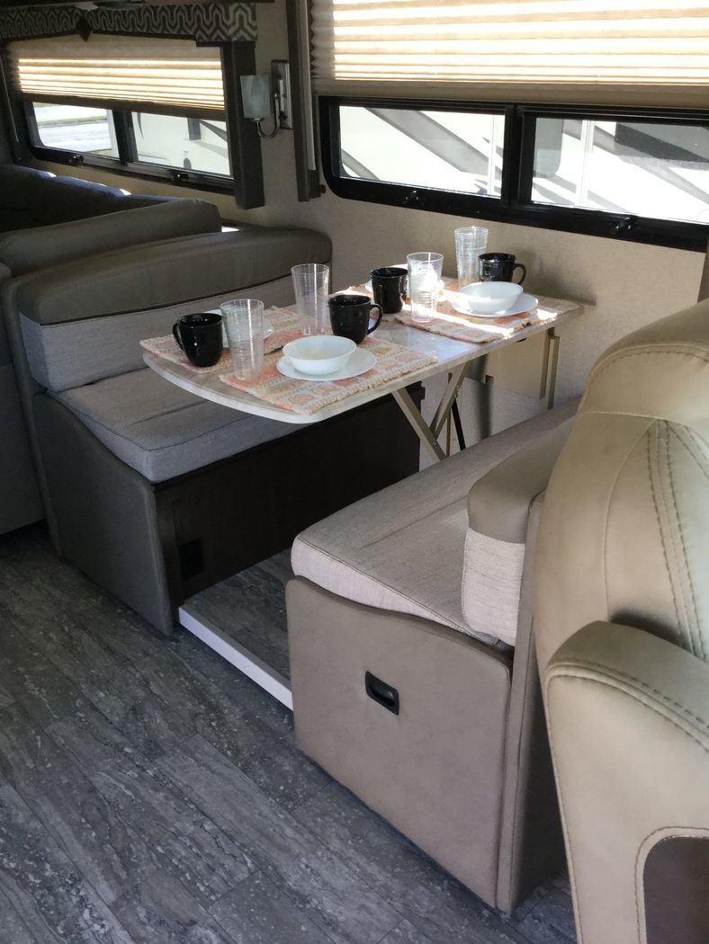 Photo 15 - 2019 Thor Class A Motorhome rental photo 17