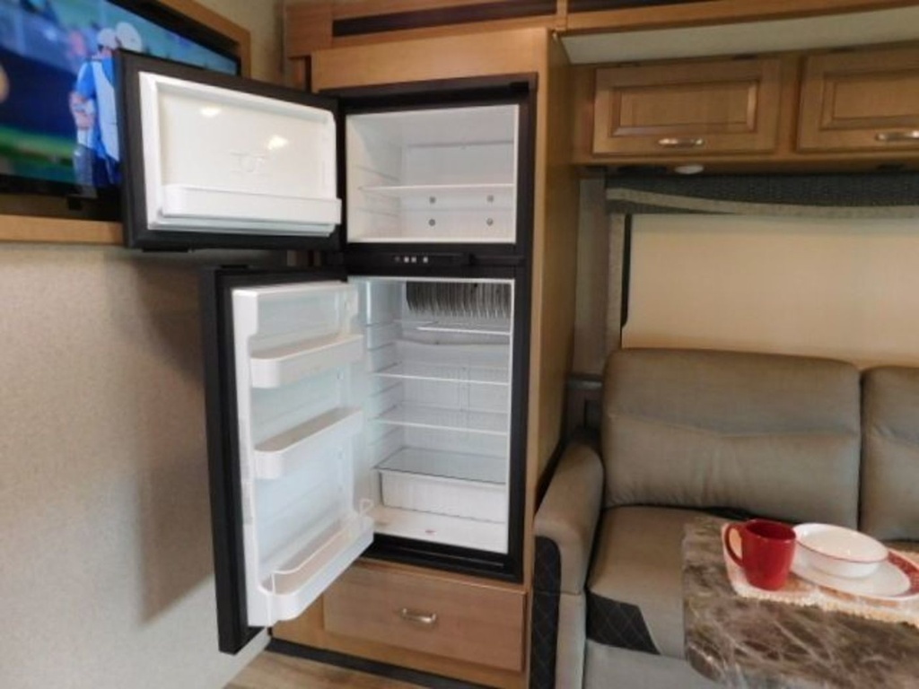 Photo 16 - 2021 Thor Class C Motorhome rental photo 18