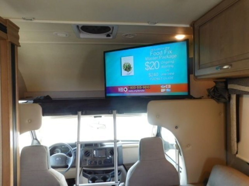 Photo 17 - 2021 Thor Class C Motorhome rental photo 19
