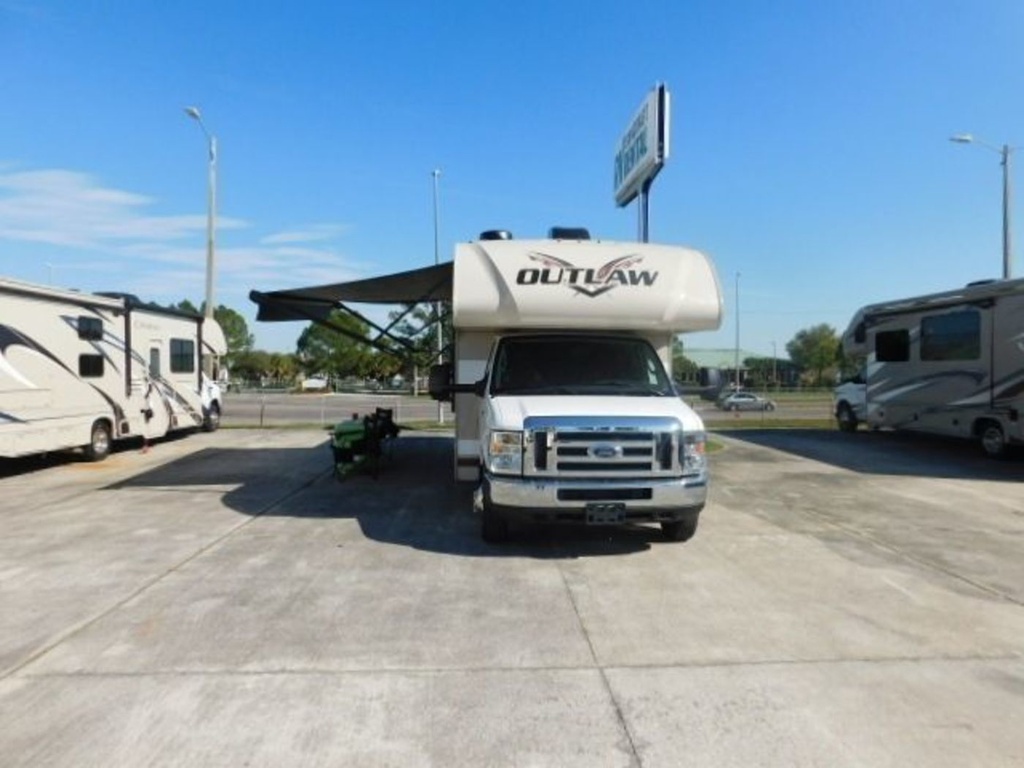 Photo 19 - 2021 Thor Class C Motorhome rental photo 21