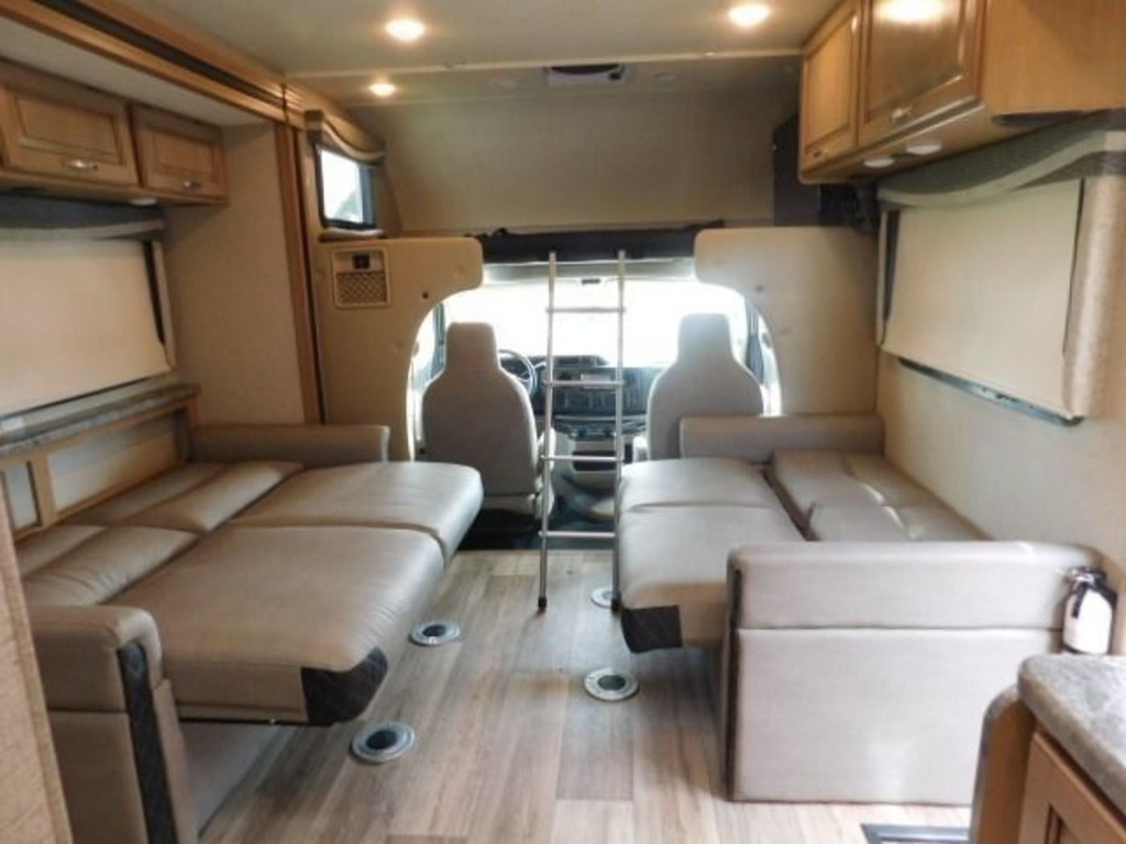 Photo 24 - 2021 Thor Class C Motorhome rental photo 26