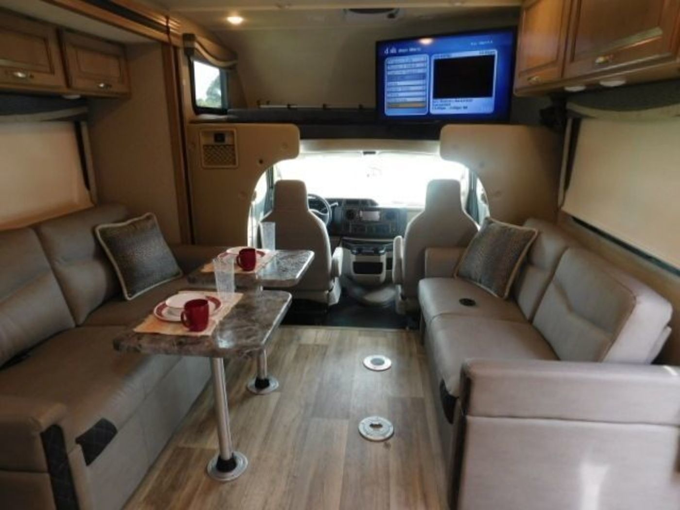 Photo 25 - 2021 Thor Class C Motorhome rental photo 27