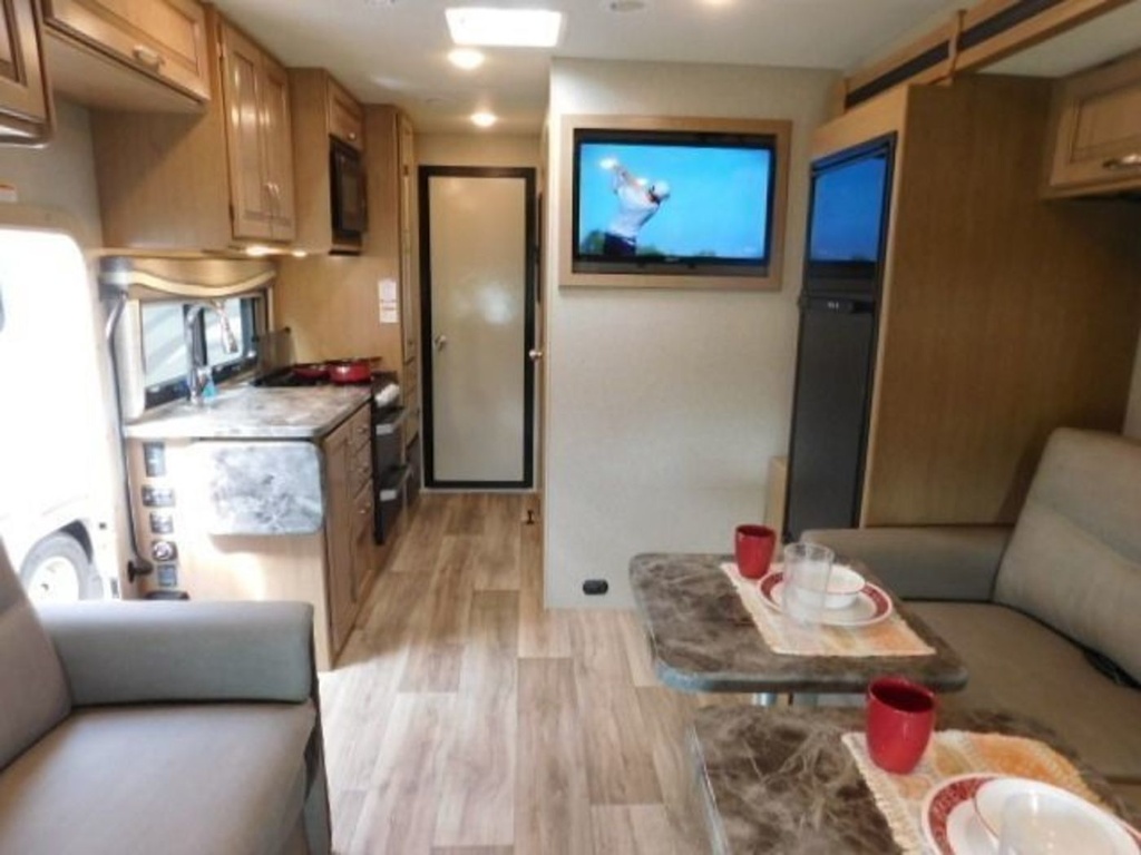 Photo 27 - 2021 Thor Class C Motorhome rental photo 29