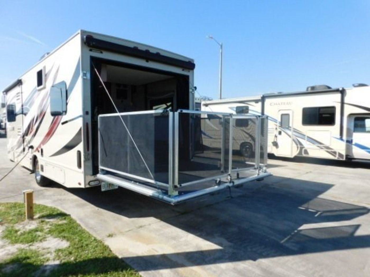 Photo 30 - 2021 Thor Class C Motorhome rental photo 32