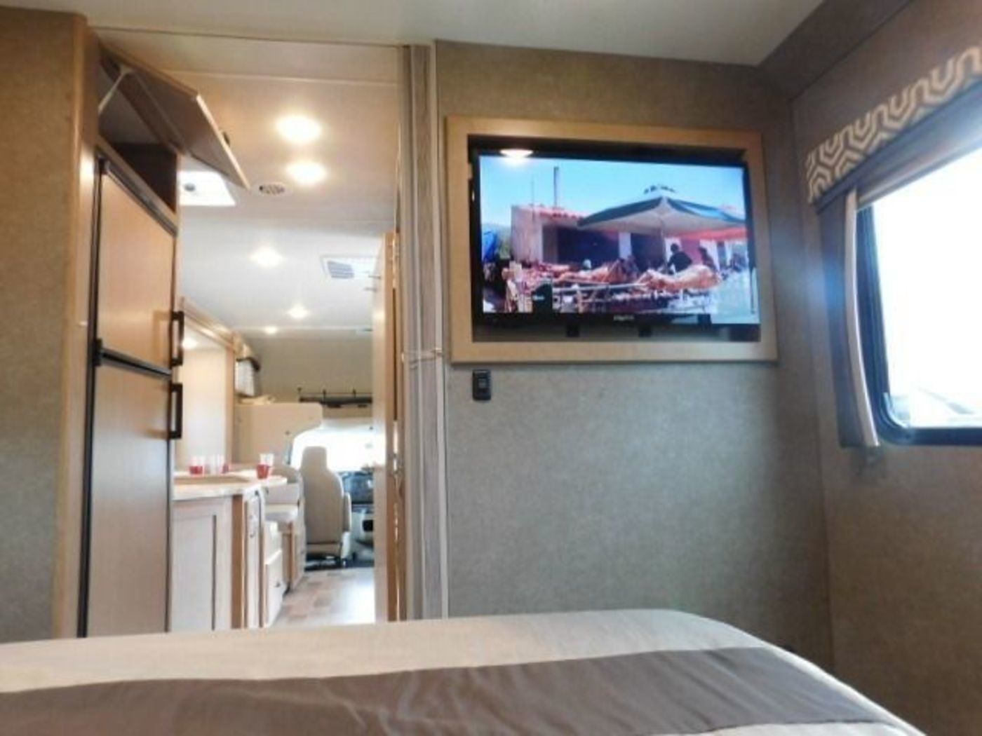 Photo 17 - 2021 Thor Class C Motorhome rental photo 19