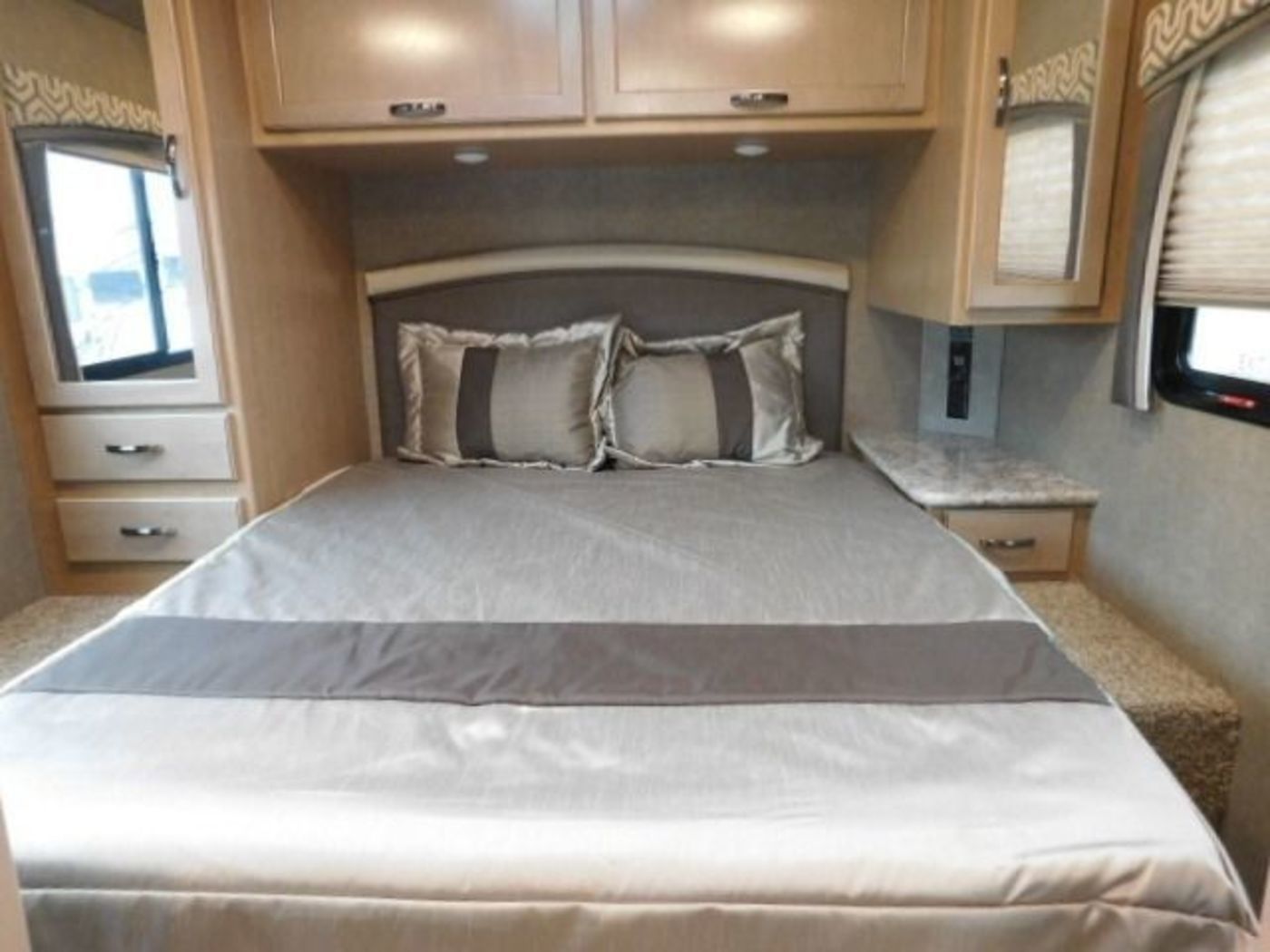 Photo 18 - 2021 Thor Class C Motorhome rental photo 20
